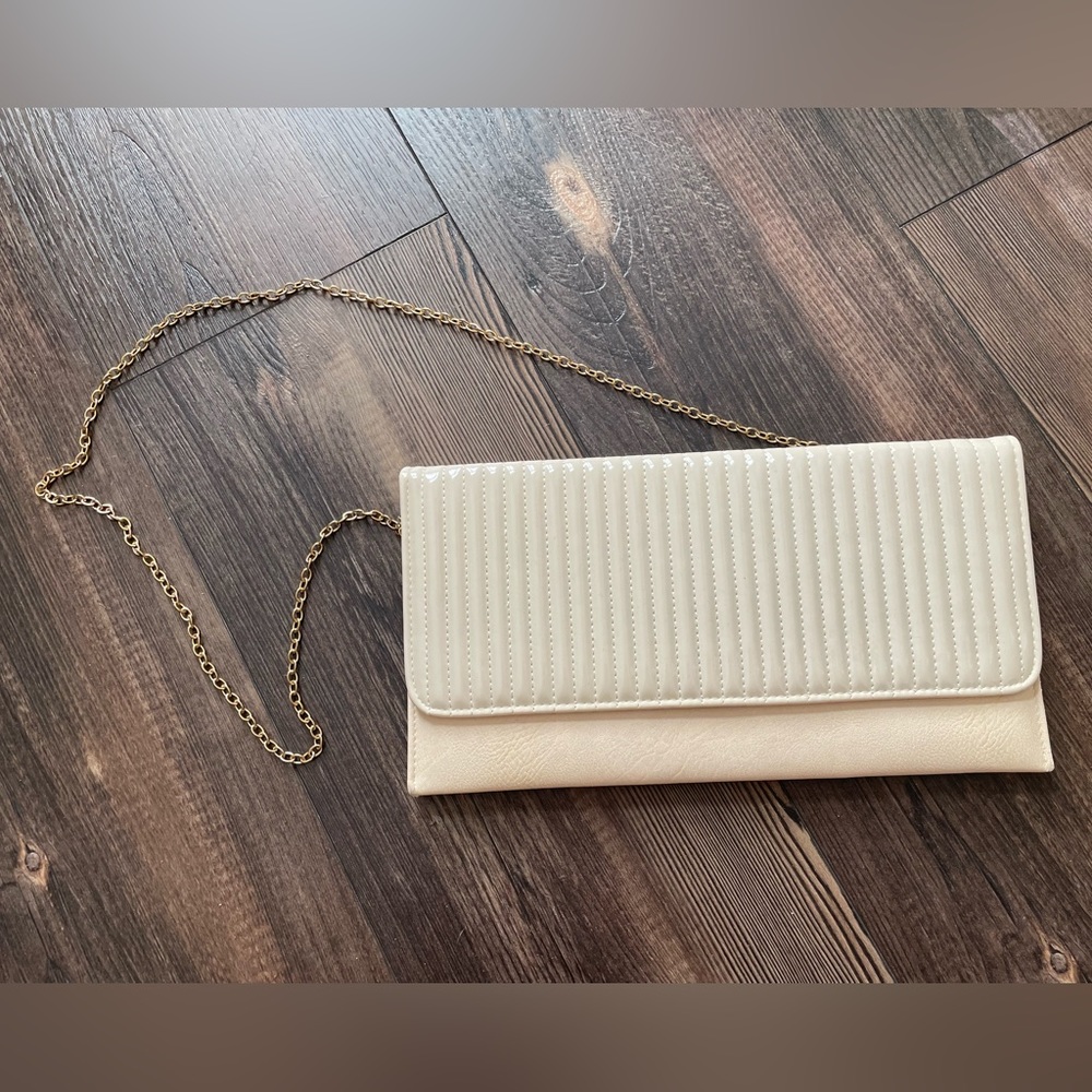😀 Free w/ Purchase Miztique Cream Faux Patent Leather Clutch